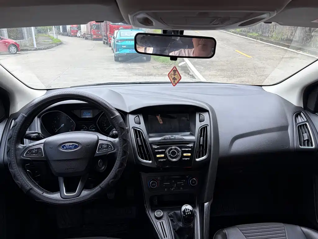 Focus Sedan 1.6 L Manual Style Smart Travel