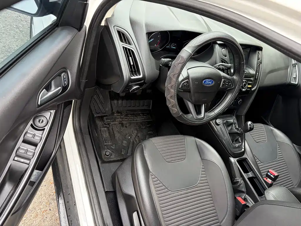 Focus Sedan 1.6 L Manual Style Smart Travel