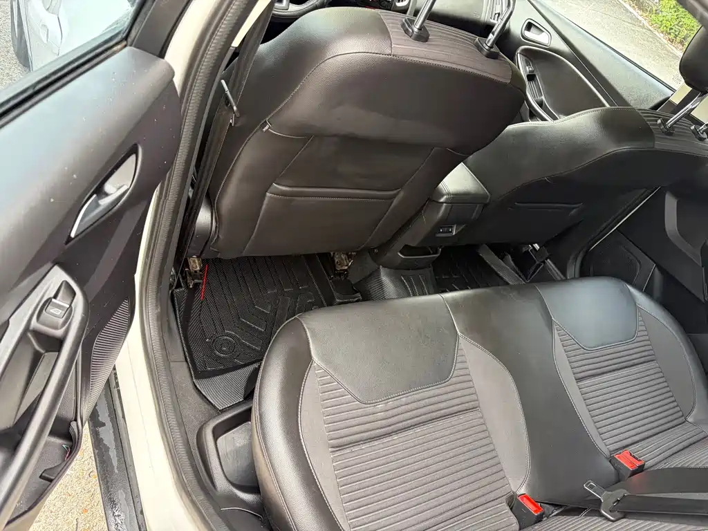 Focus Sedan 1.6 L Manual Style Smart Travel