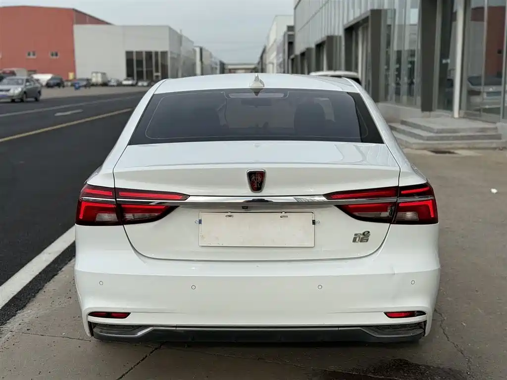 Roewe i6 NEV 45 T Hybrid Connected Smart Enjoyment