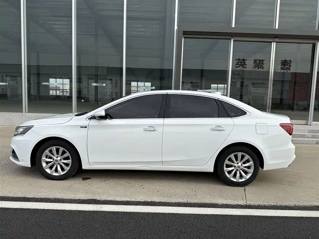 Roewe i6 NEV 45 T Hybrid Connected Smart Enjoyment