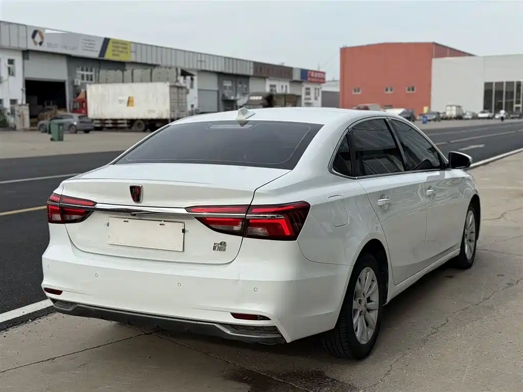 Roewe i6 NEV 45 T Hybrid Connected Smart Enjoyment
