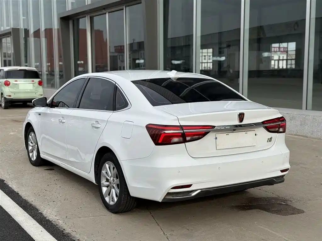 Roewe i6 NEV 45 T Hybrid Connected Smart Enjoyment
