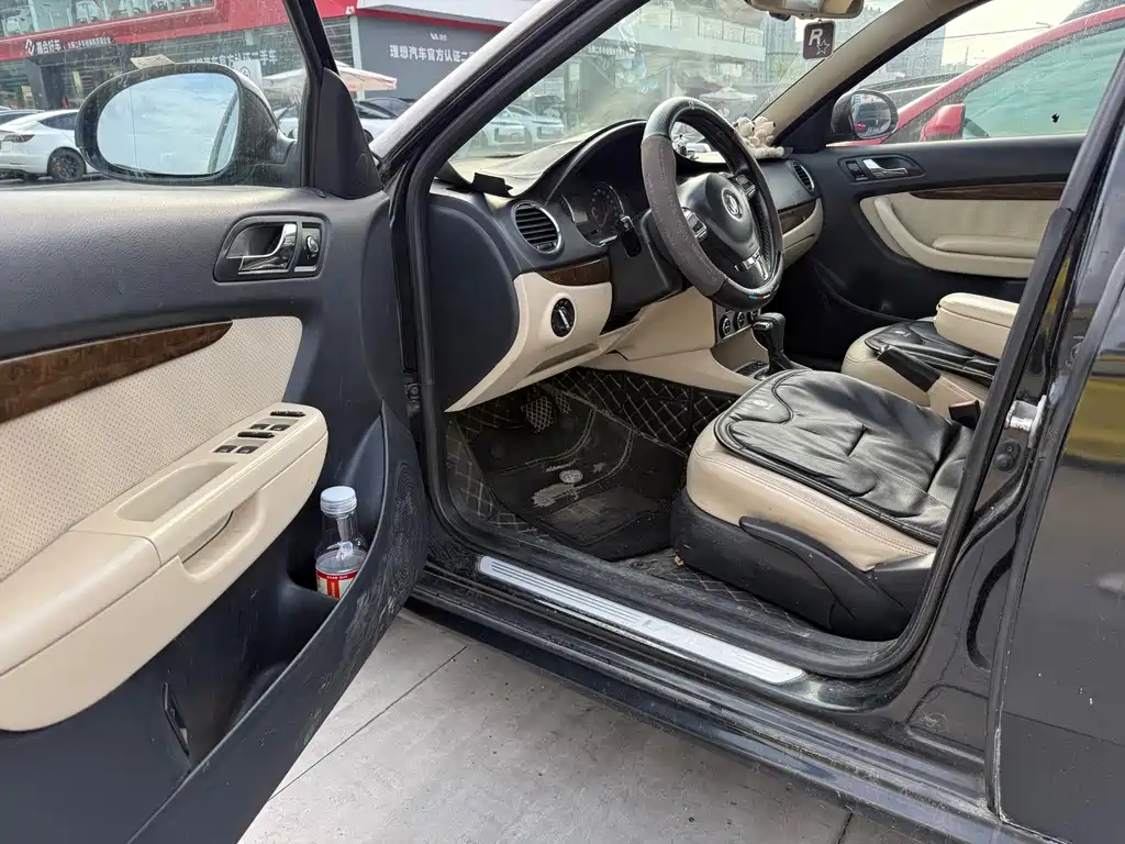 Lavida 1.6 L Auto Elegant Taste