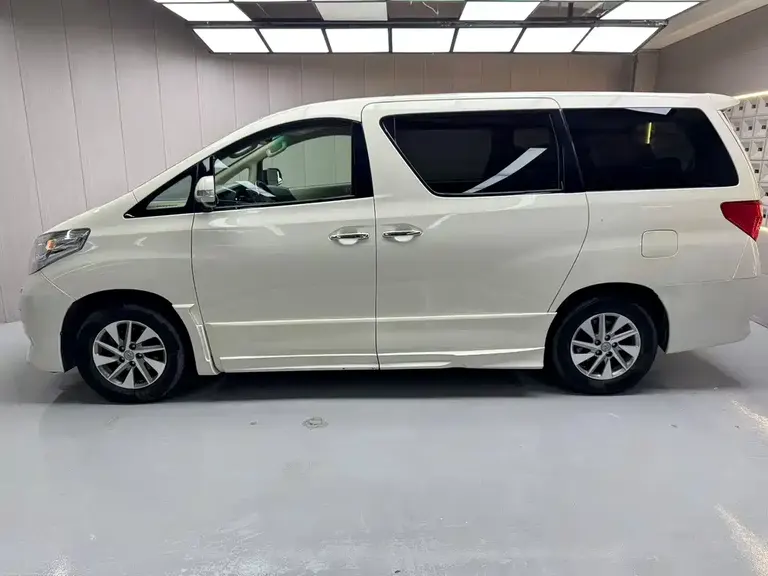 Toyota Alphard 3.5 L Luxury
