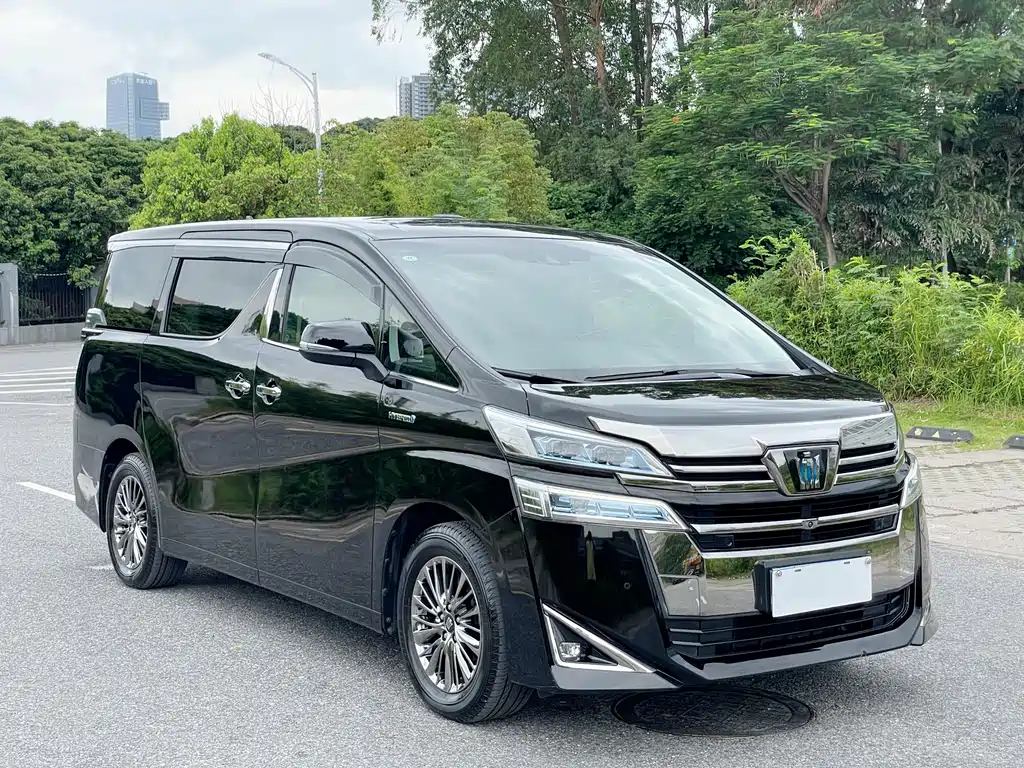 Vellfire Crown Dual Engine 2.5 L HV Luxury