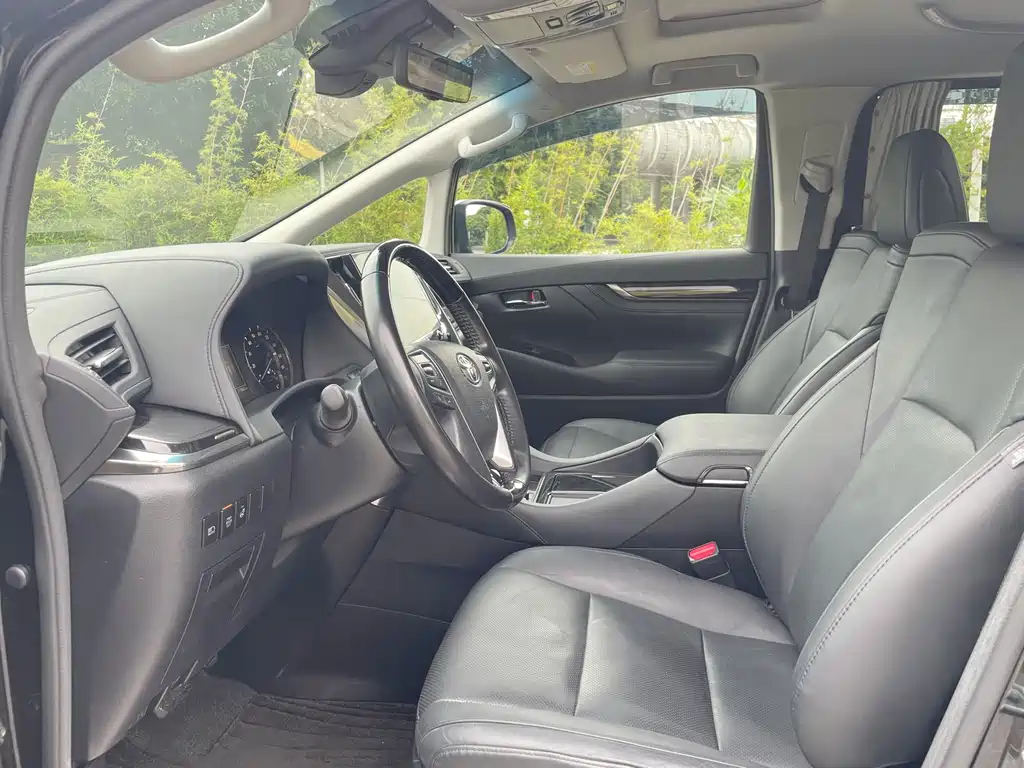 Vellfire Crown Dual Engine 2.5 L HV Luxury