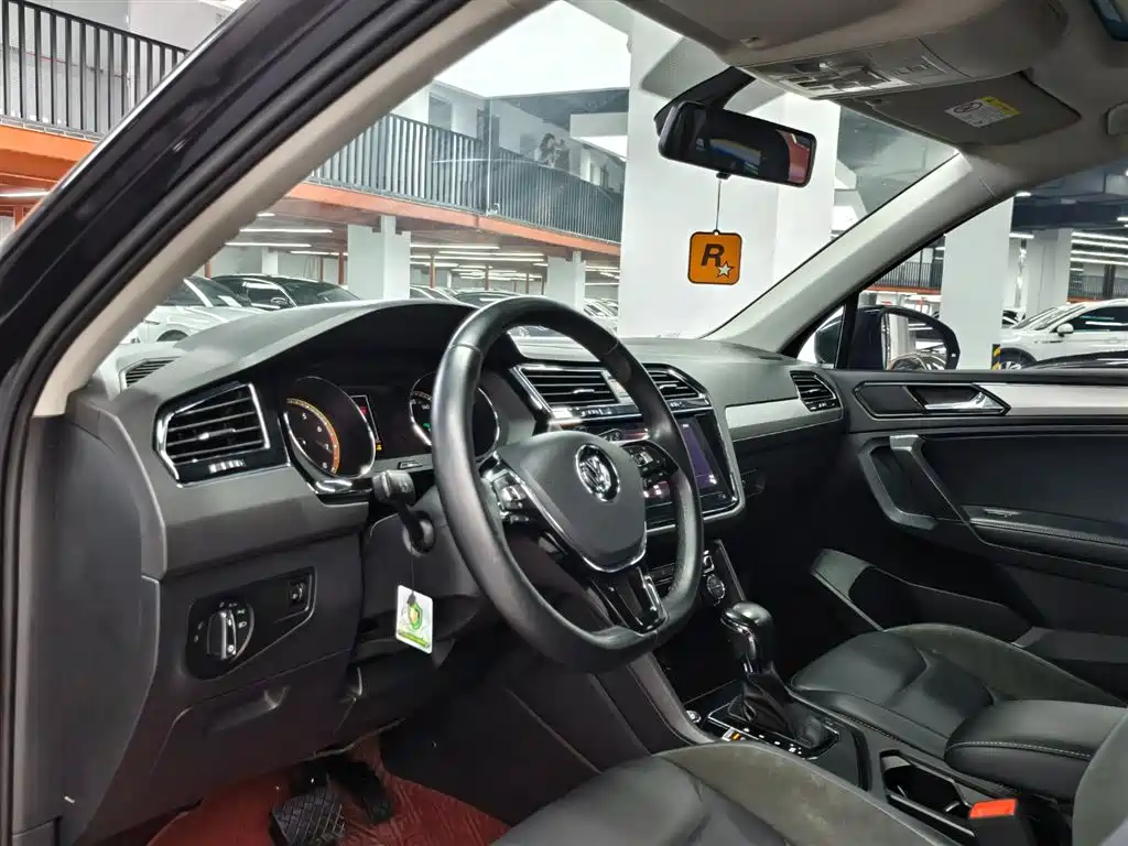 Tiguan L Facelift 330 TSI Auto 2 WD Panoramic Comfort CN-VI