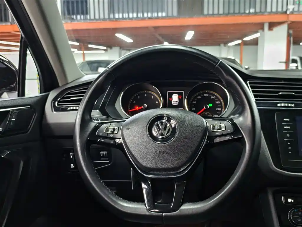 Tiguan L Facelift 330 TSI Auto 2 WD Panoramic Comfort CN-VI