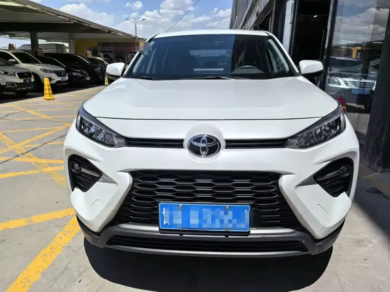 Toyota Wildlander 2.0 L CVT 2 WD Leading