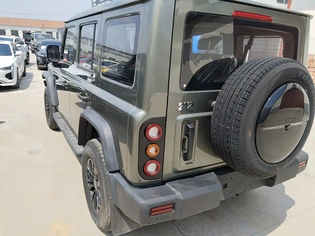 212 T01 2.0 T Explorer
