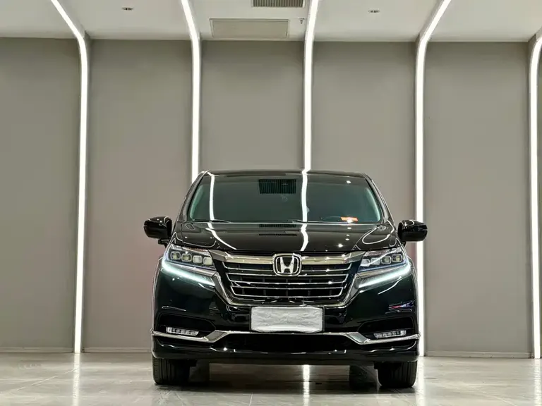 Honda Elysion 2.0 L Hybrid Luxury