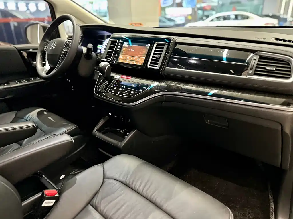 Elysion 2.0 L Hybrid Luxury