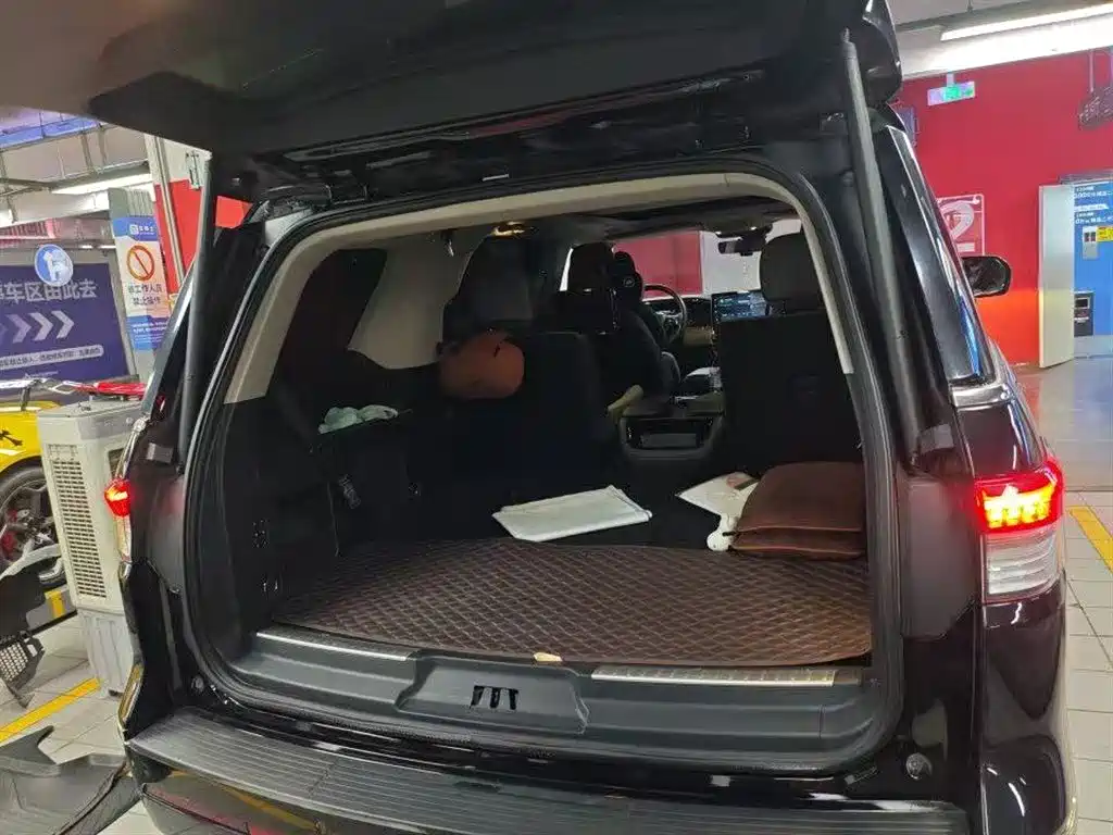 Navigator 3.5 T President