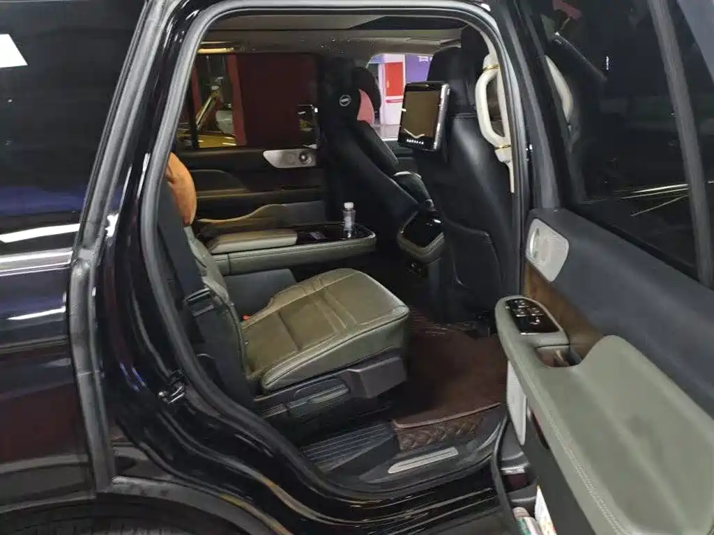 Navigator 3.5 T President