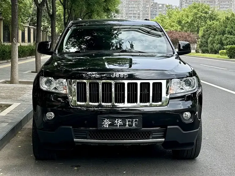 Jeep Grand Cherokee (Import) 3.6 L Luxury Navigation