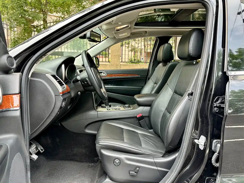 Grand Cherokee (Import) 3.6 L Luxury Navigation