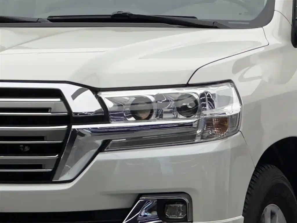 Land Cruiser (Import) 5.7 L Middle East