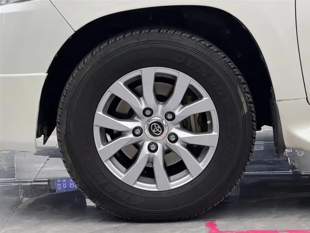 Land Cruiser (Import) 5.7 L Middle East