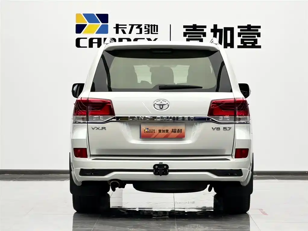 Land Cruiser (Import) 5.7 L Middle East