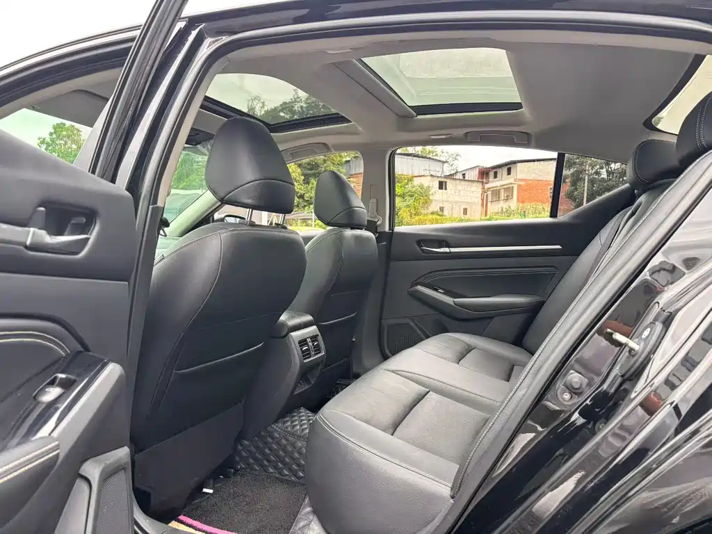 Teana 2.0 L XL-TLS Joy
