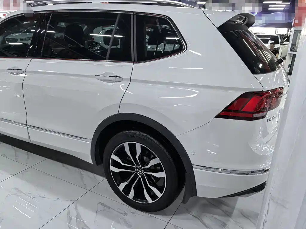 Tiguan L 330 TSI Auto 2 WD R-Line Premium