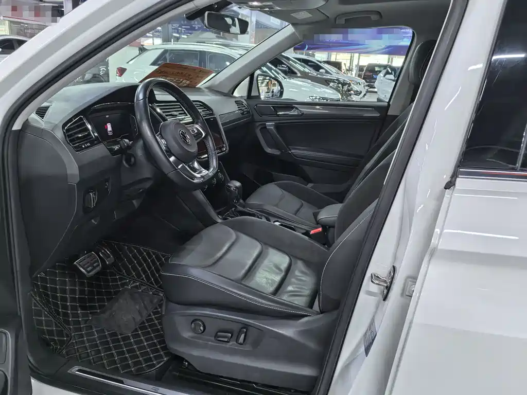 Tiguan L 330 TSI Auto 2 WD R-Line Premium