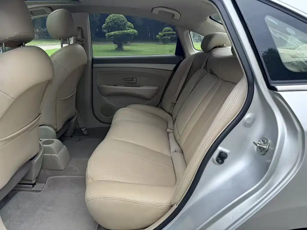 Sylphy Classic 1.6 XE Auto Leading