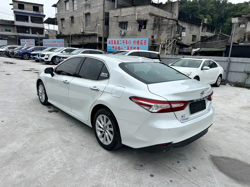 Camry 2.0 G Luxury