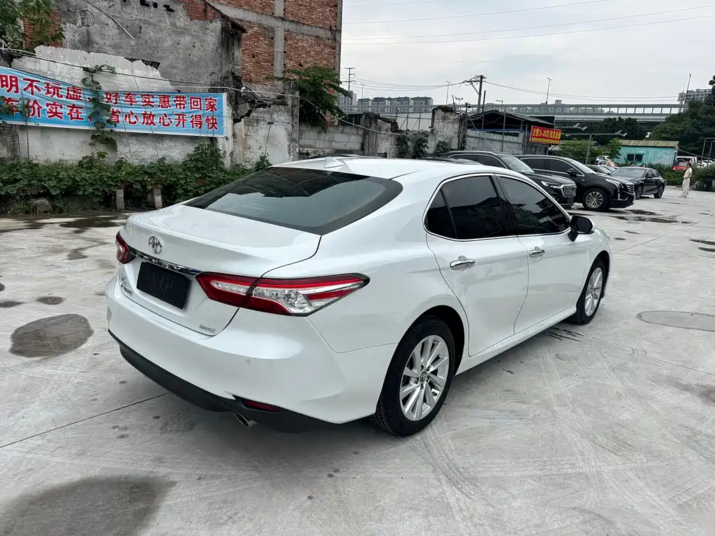 Camry 2.0 G Luxury
