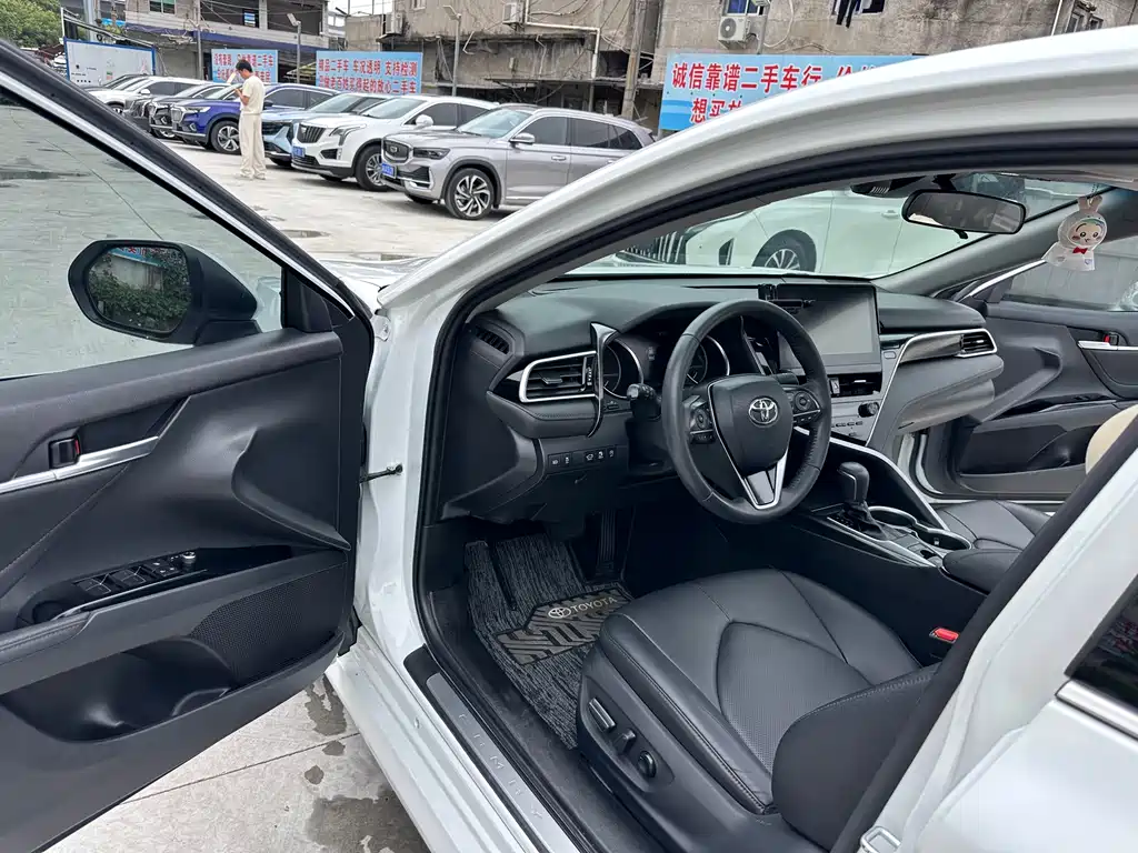 Camry 2.0 G Luxury