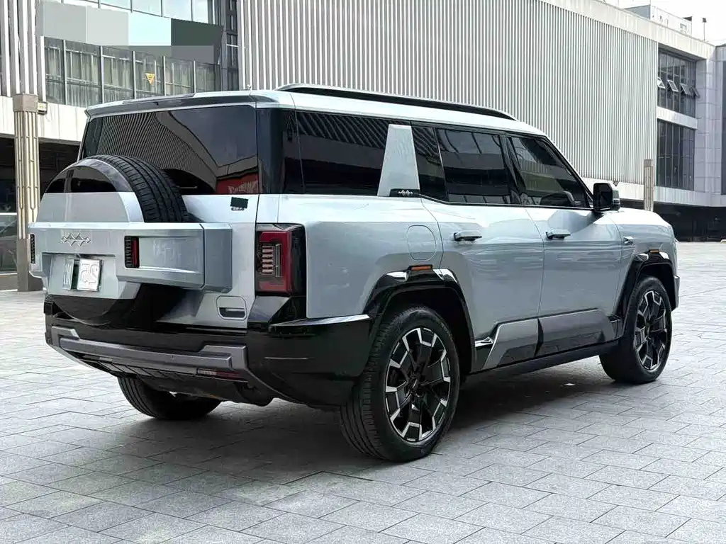 Leopard 8 Brave Flagship 7-seat