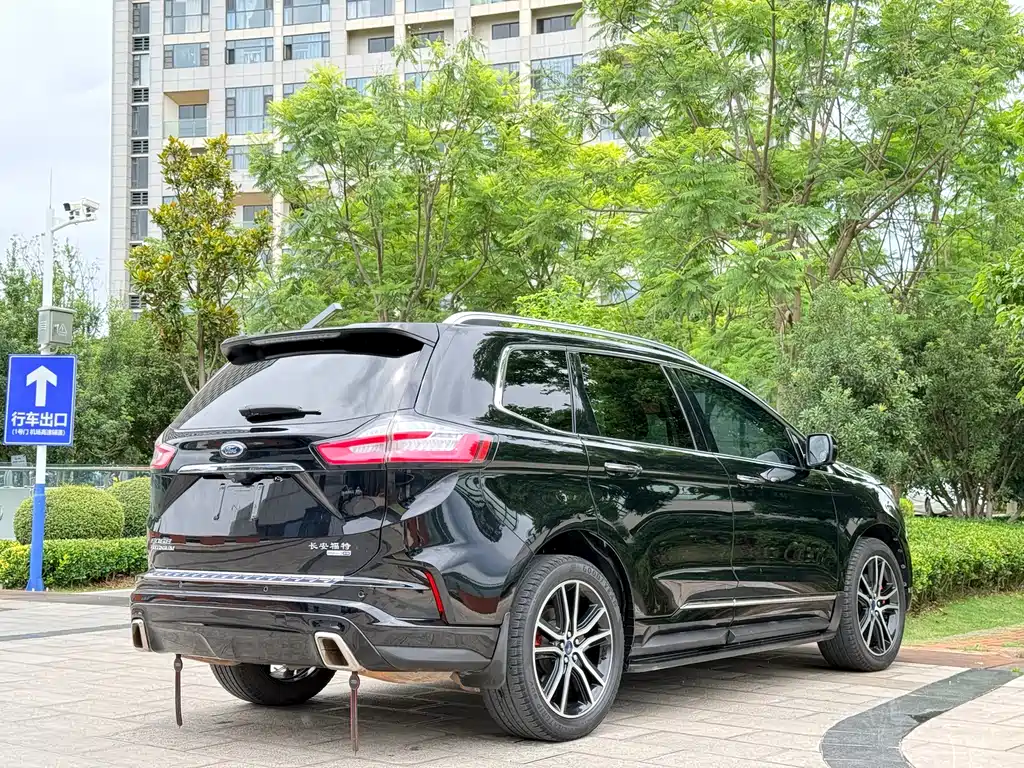 Edge EcoBoost 245 2 WD Grand Sharp 7-seat