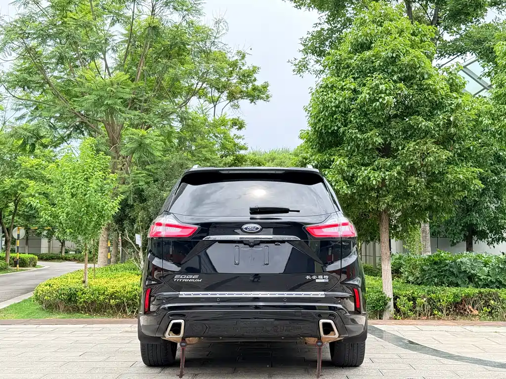 Edge EcoBoost 245 2 WD Grand Sharp 7-seat