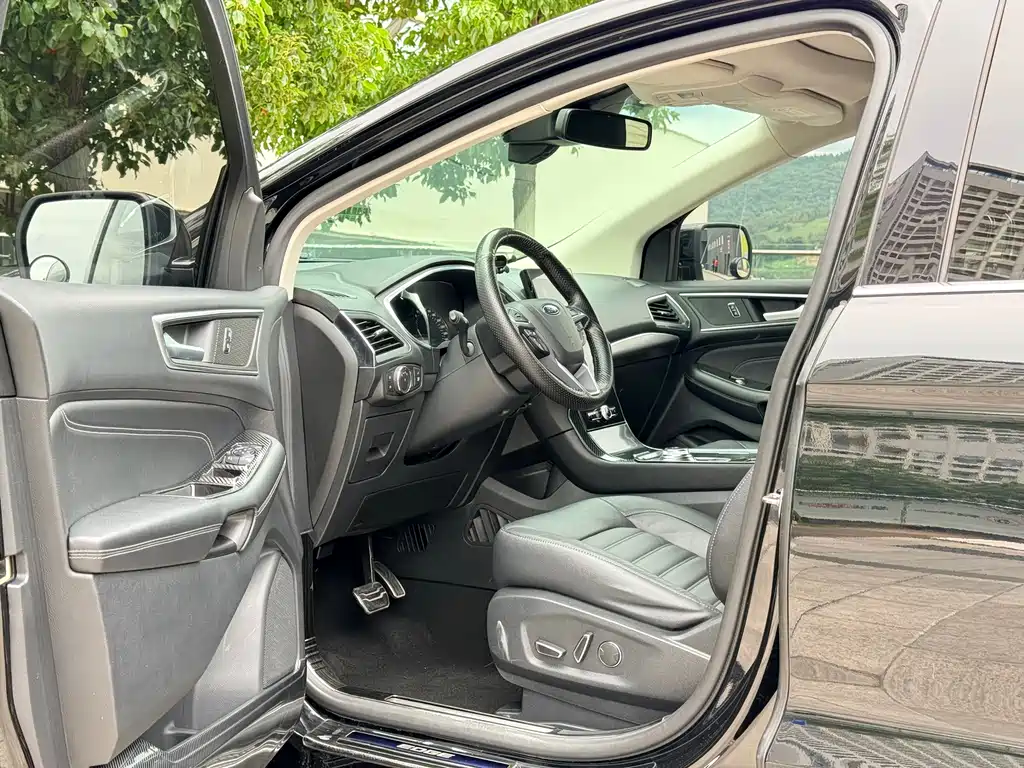 Edge EcoBoost 245 2 WD Grand Sharp 7-seat