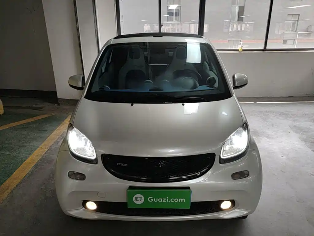 smart fortwo smart fortwo 2016款 0.9 T 66千瓦敞篷极致版