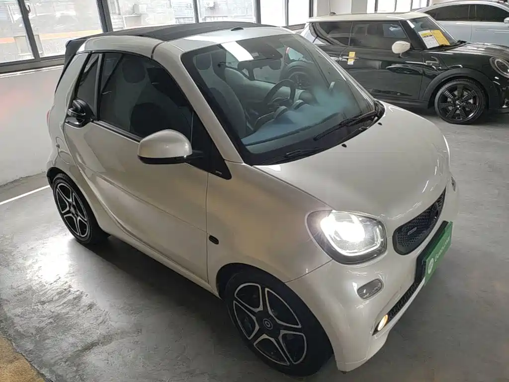 smart fortwo smart fortwo 2016款 0.9 T 66千瓦敞篷极致版
