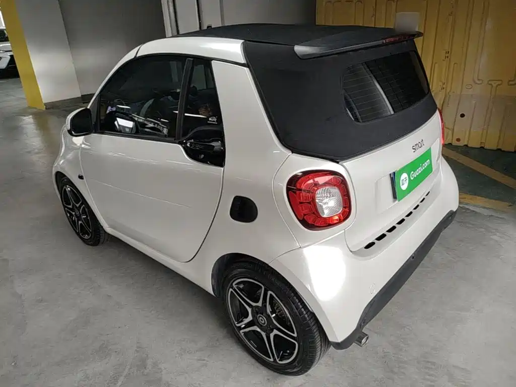 smart fortwo smart fortwo 2016款 0.9 T 66千瓦敞篷极致版
