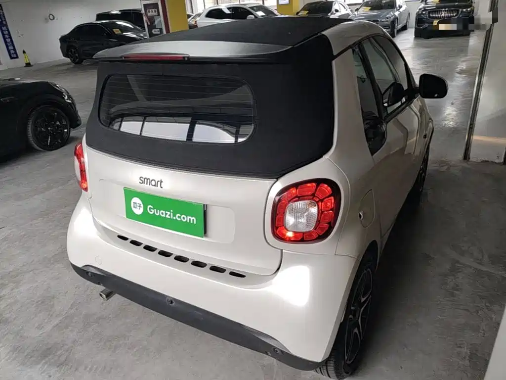 smart fortwo smart fortwo 2016款 0.9 T 66千瓦敞篷极致版