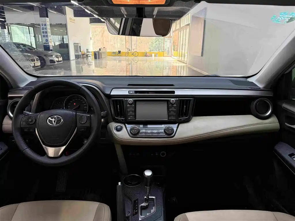 RAV4 2.0 L CVT 4 WD New Sharp
