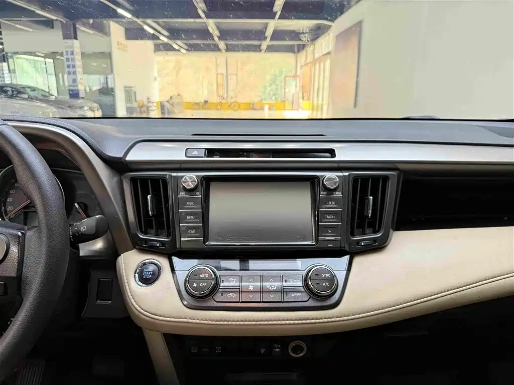 RAV4 2.0 L CVT 4 WD New Sharp