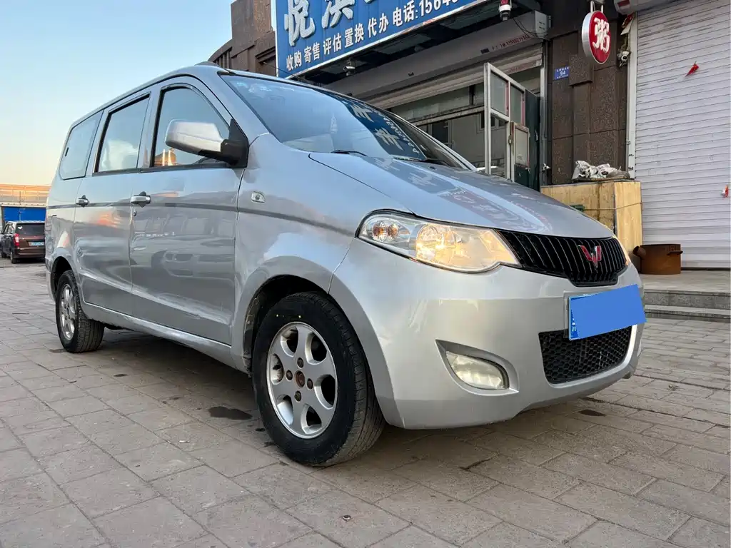 Wuling Hongguang 1.2 L Standard CN-IV
