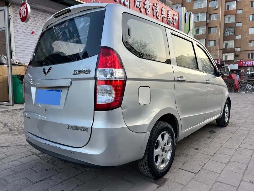 Wuling Hongguang 1.2 L Standard CN-IV