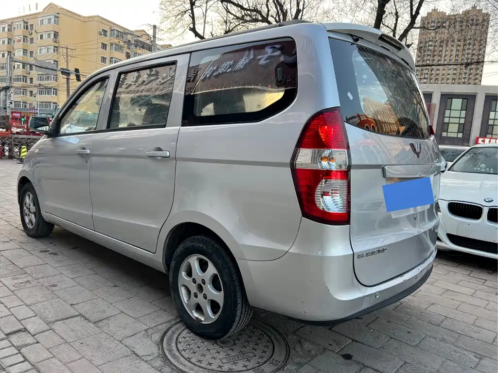 Wuling Hongguang 1.2 L Standard CN-IV