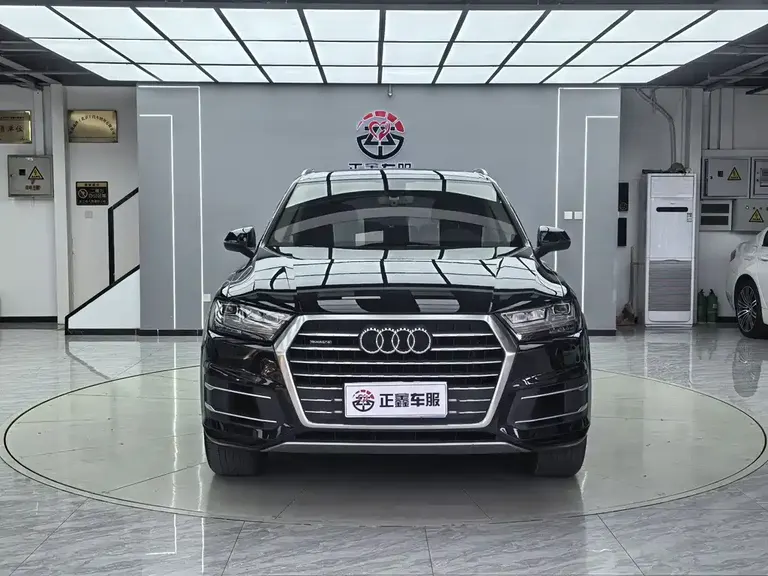 Audi Q7 45 TFSI Tech