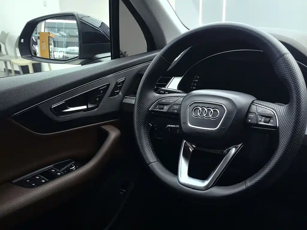 Audi Q7 45 TFSI Tech