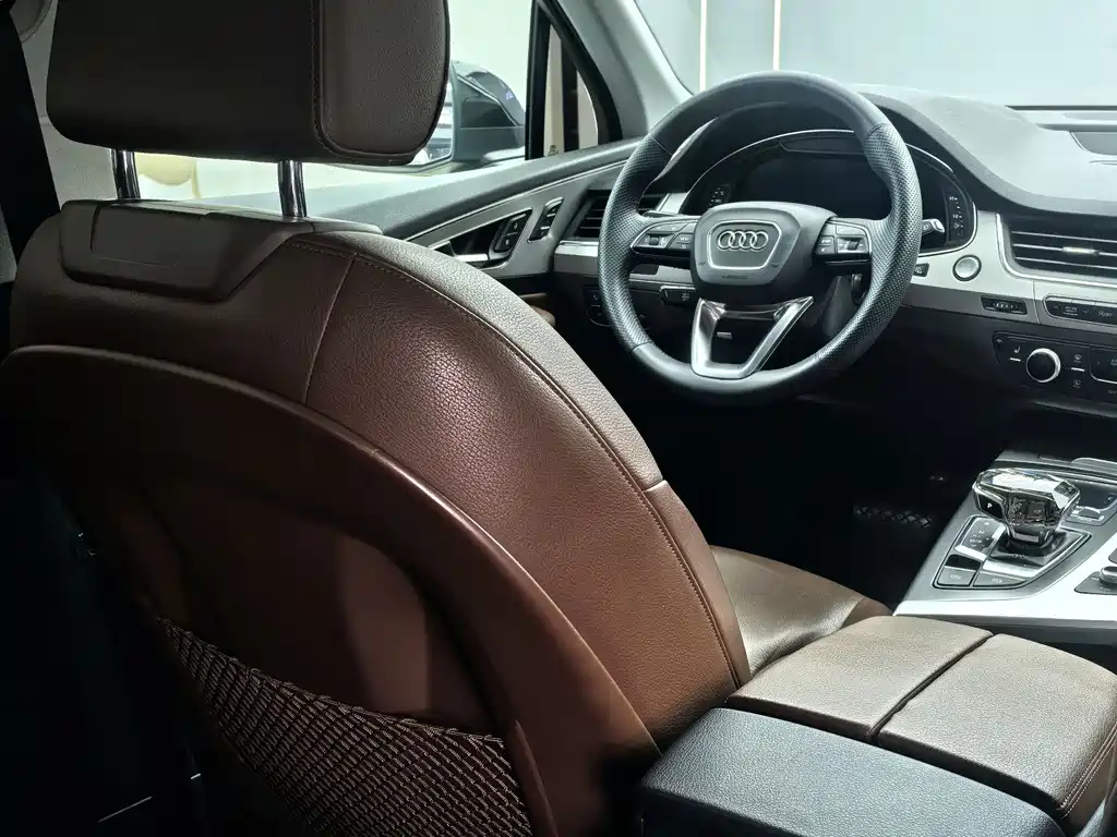 Audi Q7 45 TFSI Tech
