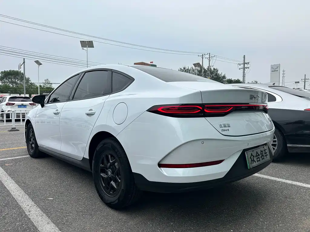 Qin PLUS DM-i Smart Drive 55 KM Leading
