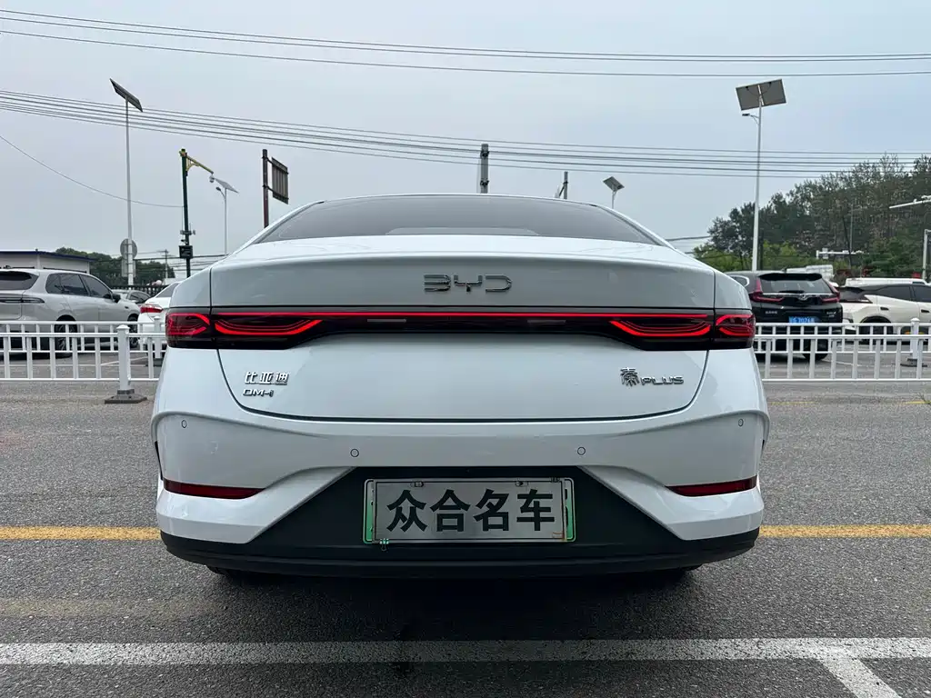 Qin PLUS DM-i Smart Drive 55 KM Leading
