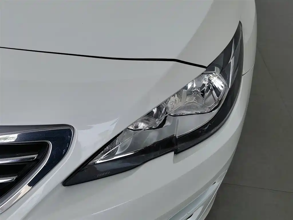 Peugeot 408 1.6 T Auto Luxury